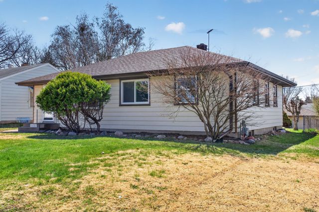 1592 Hoyt Avenue E, Saint Paul, MN 55106