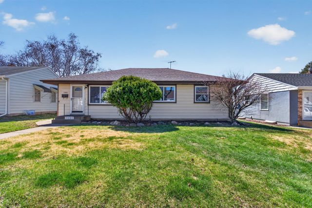 1592 Hoyt Avenue E, Saint Paul, MN 55106