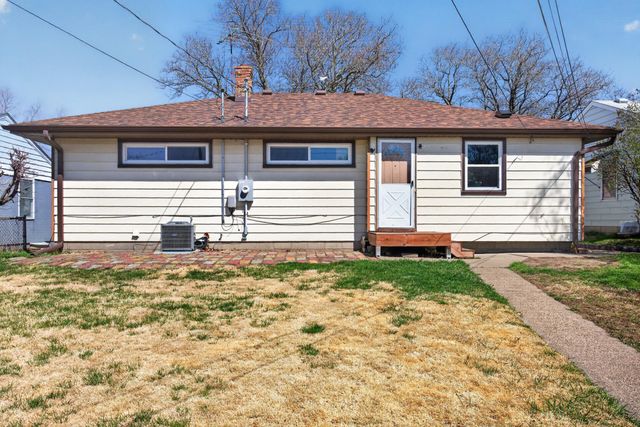 1592 Hoyt Avenue E, Saint Paul, MN 55106