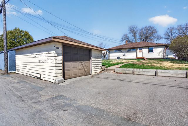 1592 Hoyt Avenue E, Saint Paul, MN 55106