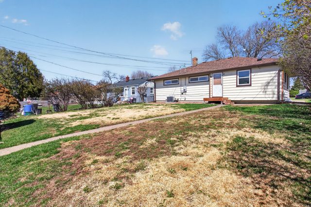 1592 Hoyt Avenue E, Saint Paul, MN 55106