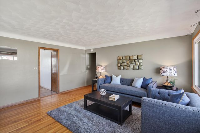 1592 Hoyt Avenue E, Saint Paul, MN 55106