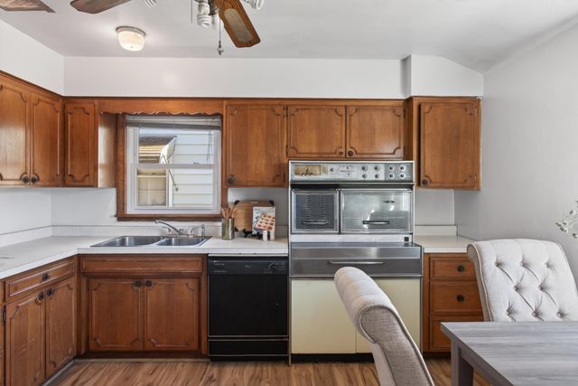 1592 Hoyt Avenue E, Saint Paul, MN 55106