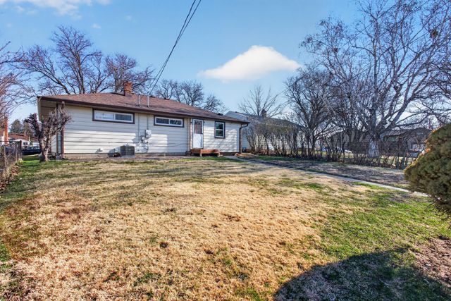 1592 Hoyt Avenue E, Saint Paul, MN 55106