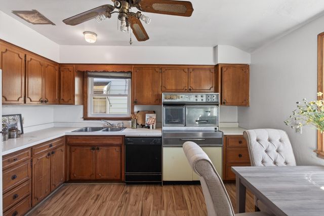 1592 Hoyt Avenue E, Saint Paul, MN 55106