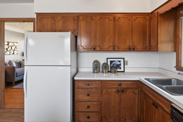 1592 Hoyt Avenue E, Saint Paul, MN 55106