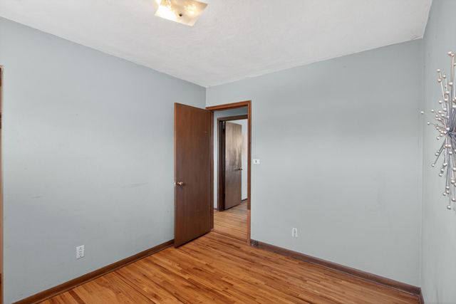 1592 Hoyt Avenue E, Saint Paul, MN 55106