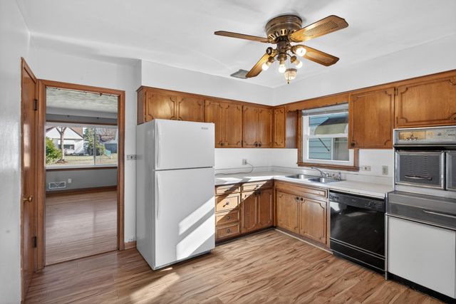 1592 Hoyt Avenue E, Saint Paul, MN 55106