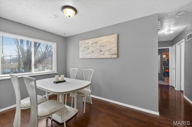 11754 El Somo Court, Florissant, MO 63033