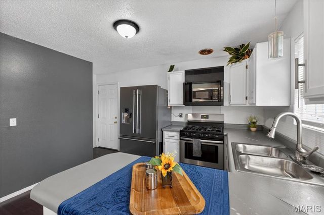 11754 El Somo Court, Florissant, MO 63033