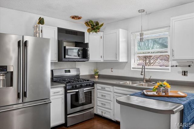 11754 El Somo Court, Florissant, MO 63033