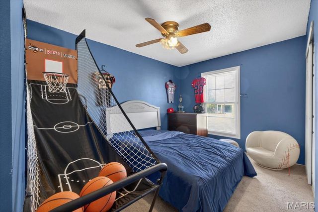 11754 El Somo Court, Florissant, MO 63033