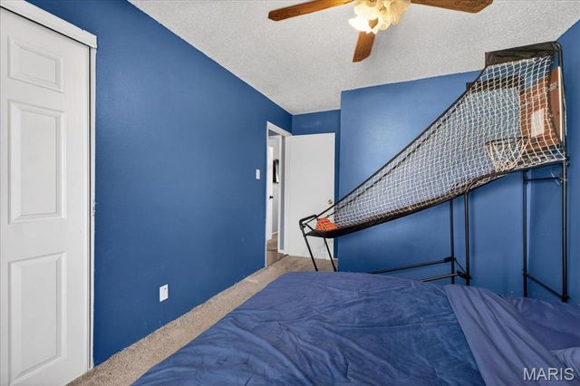 11754 El Somo Court, Florissant, MO 63033