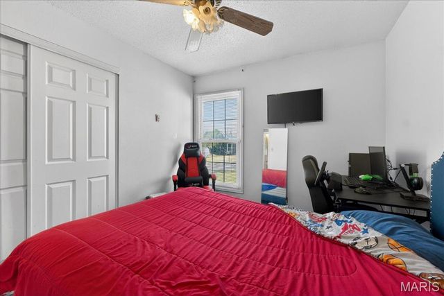 11754 El Somo Court, Florissant, MO 63033