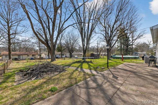 11754 El Somo Court, Florissant, MO 63033