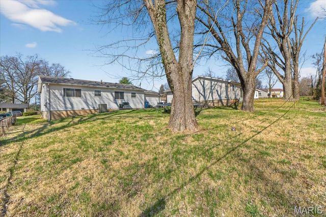 11754 El Somo Court, Florissant, MO 63033