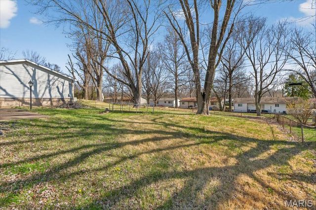 11754 El Somo Court, Florissant, MO 63033