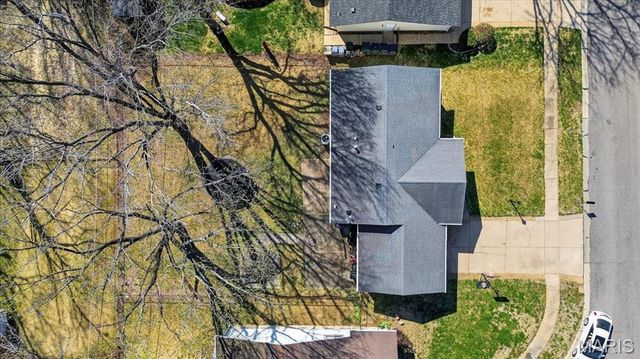 11754 El Somo Court, Florissant, MO 63033