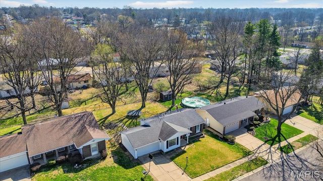 11754 El Somo Court, Florissant, MO 63033