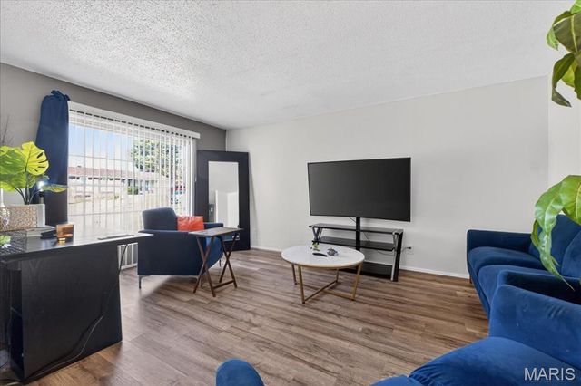 11754 El Somo Court, Florissant, MO 63033