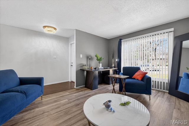 11754 El Somo Court, Florissant, MO 63033