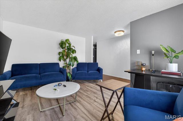 11754 El Somo Court, Florissant, MO 63033