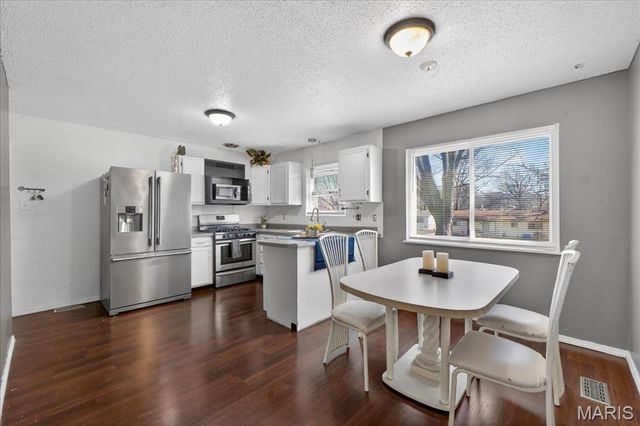 11754 El Somo Court, Florissant, MO 63033