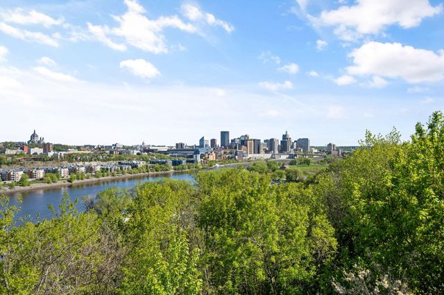 658 Smith Avenue S, Saint Paul, MN 55107