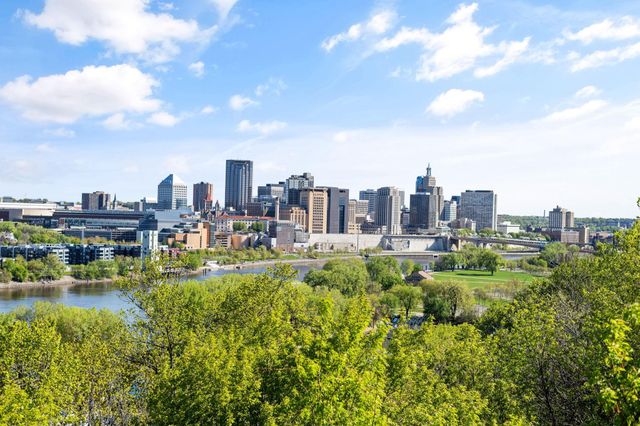 658 Smith Avenue S, Saint Paul, MN 55107