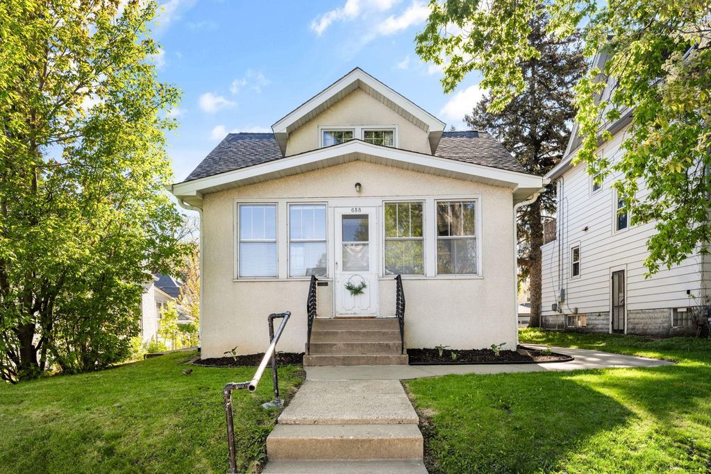 658 Smith Avenue S, Saint Paul, MN 55107
