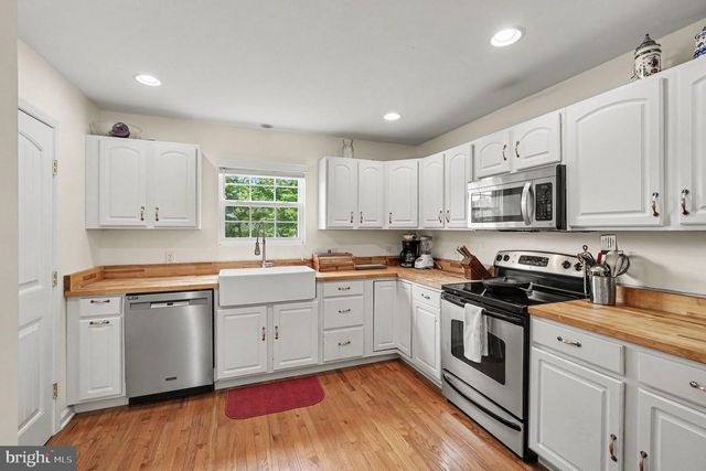 21182 MOUNT RD, Rappahannock Academy, VA 22538