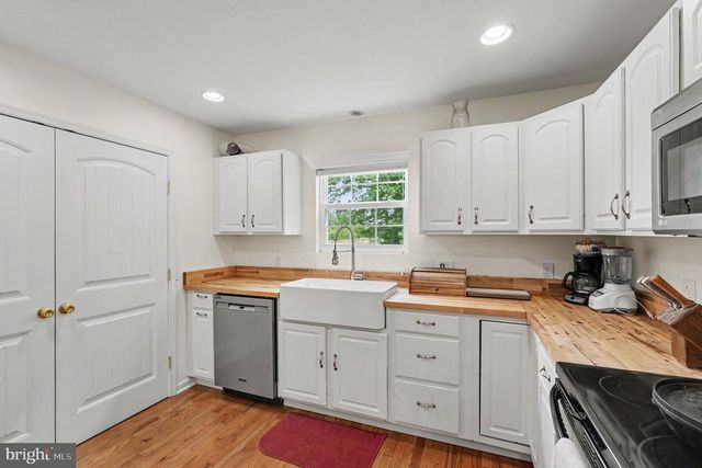 21182 MOUNT RD, Rappahannock Academy, VA 22538
