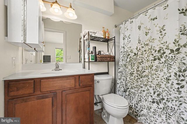21182 MOUNT RD, Rappahannock Academy, VA 22538