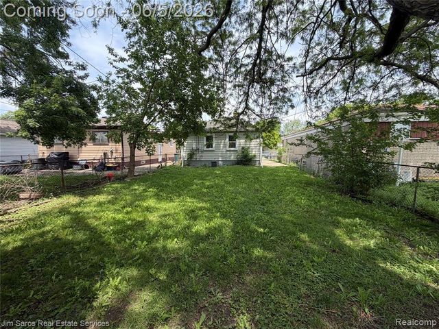 1821 Hanover Street, Lincoln Park, MI 48146