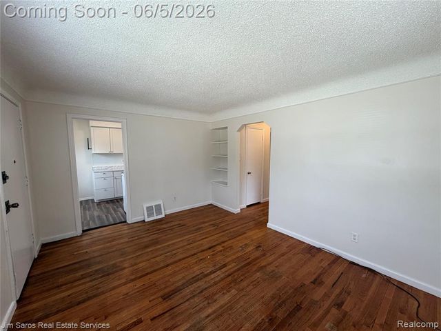 1821 Hanover Street, Lincoln Park, MI 48146