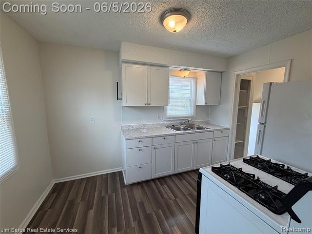 1821 Hanover Street, Lincoln Park, MI 48146