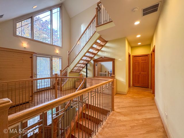 9237 Mason Avenue, Morton Grove, IL 60053