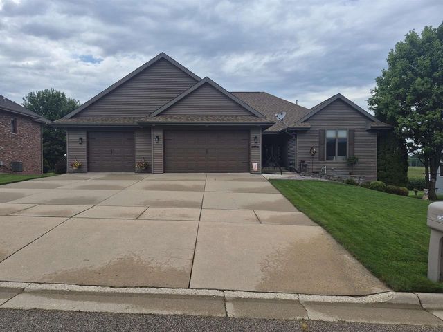 3774 Red Stone Drive, Janesville, WI 53548