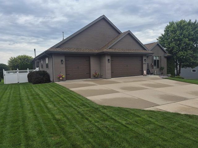 3774 Red Stone Drive, Janesville, WI 53548
