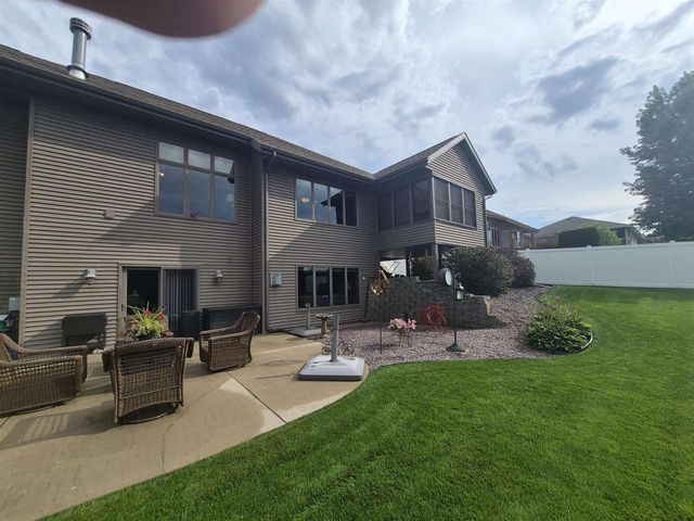 3774 Red Stone Drive, Janesville, WI 53548