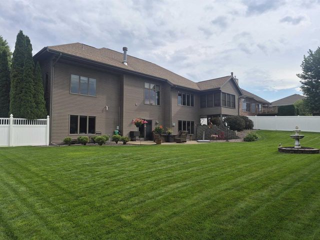 3774 Red Stone Drive, Janesville, WI 53548