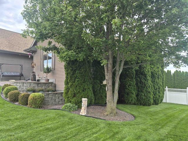 3774 Red Stone Drive, Janesville, WI 53548