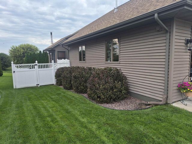 3774 Red Stone Drive, Janesville, WI 53548