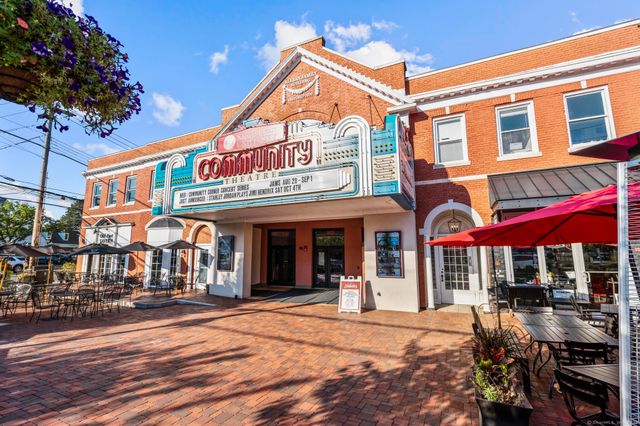 127 Paul Place, Fairfield, CT 06824