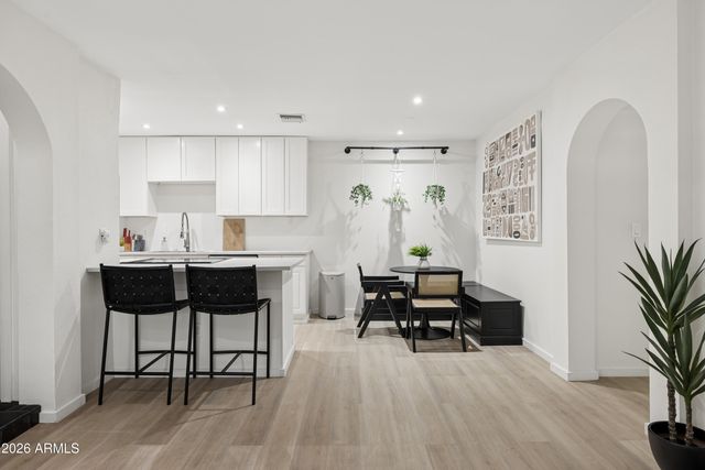 7557 N DREAMY DRAW Drive 275, Phoenix, AZ 85020