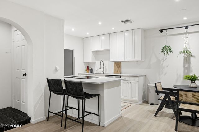 7557 N DREAMY DRAW Drive 275, Phoenix, AZ 85020