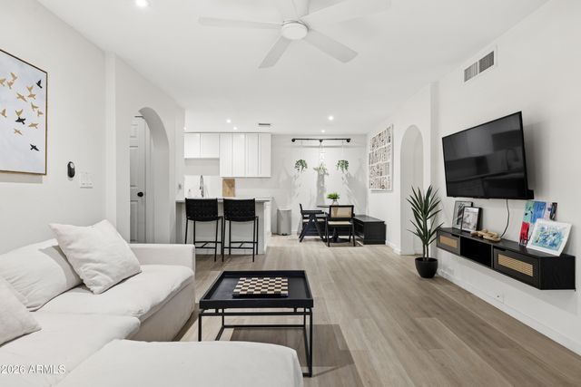 7557 N DREAMY DRAW Drive 275, Phoenix, AZ 85020