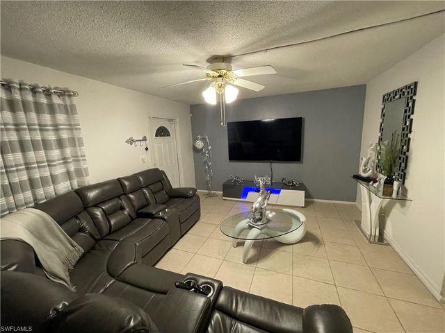 10 Temple CT, Lehigh Acres, FL 33936