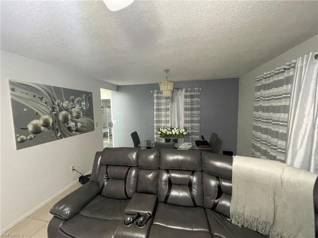 10 Temple CT, Lehigh Acres, FL 33936