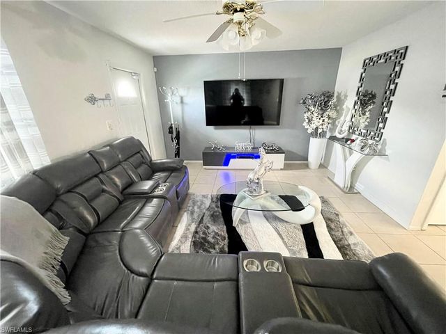 10 Temple CT, Lehigh Acres, FL 33936